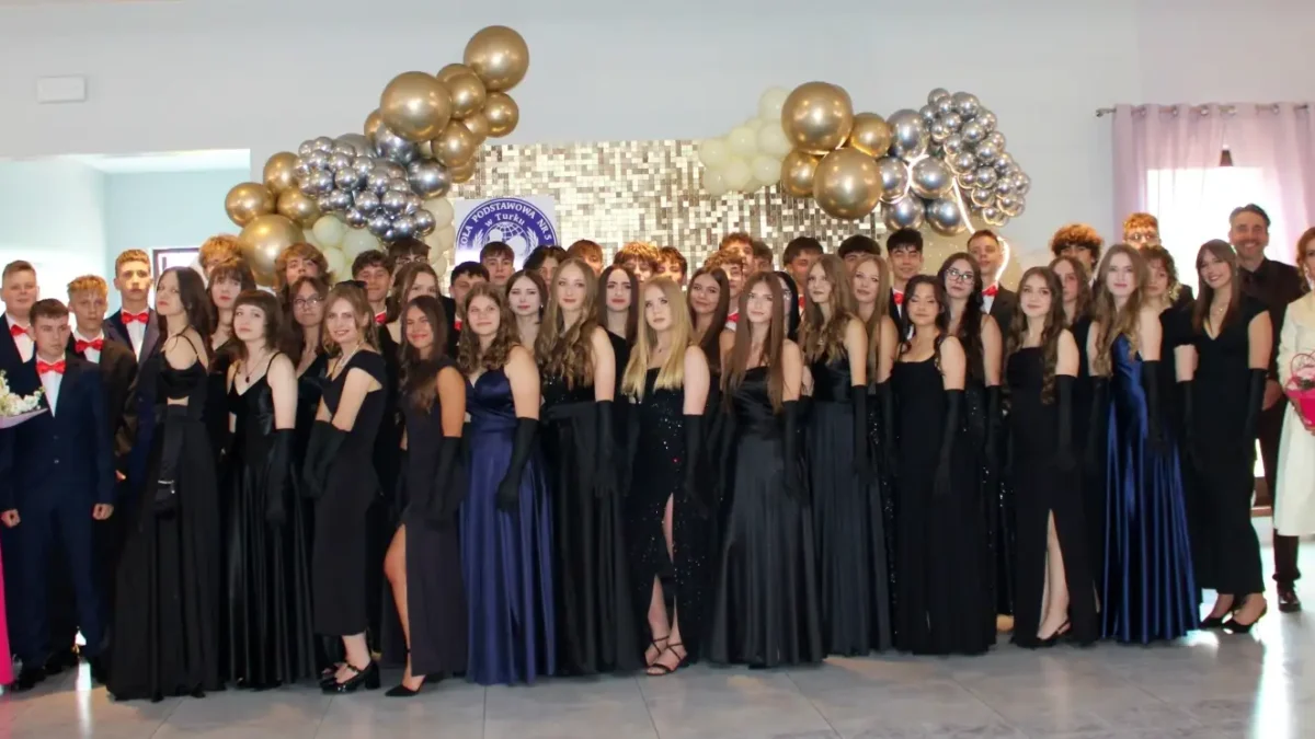 Bal Ósmoklasisty w SP5 w Turku – elegancja, polonez i życzenia burmistrza
