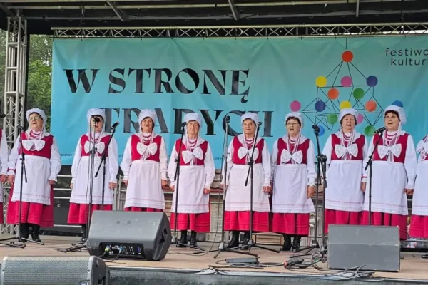 Sukces Zespołu Kawęczyniacy na Festiwalu Kultury Ludowej w Krzymowie