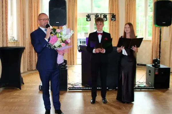 Bal Ósmoklasisty w SP1 w Turku – pożegnanie szkoły podstawowej