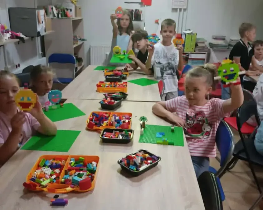 Uczniowie z Turku uczyli się o emocjach na warsztatach z klockami LEGO
