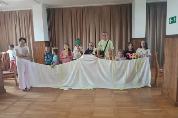 Wakacyjne aktywności w gminnej bibliotece – teatrzyk kukiełkowy „Rzepka”
