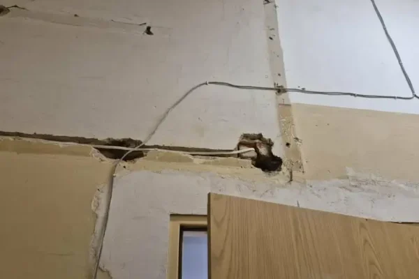 Wakacyjne remonty w szkołach gminy Kawęczyn – prace w Kowalach Pańskich