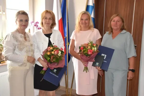 Wójt Gminy Władysławów wręczyła akty powierzenia dyrektorom szkoły i przedszkola