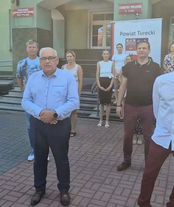 Starostwo w Turku nominowane w charytatywnym challenge’u dla policjanta i strażaka Kacpra