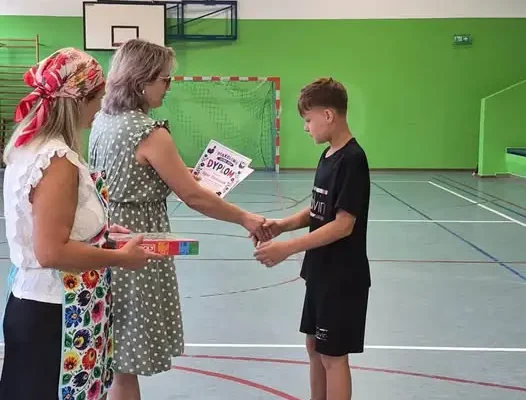 Finał półkolonii w gminie Kawęczyn: sport, edukacja i ludowe tradycje