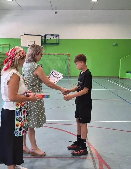 Finał półkolonii w gminie Kawęczyn: sport, edukacja i ludowe tradycje