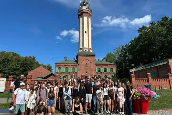 Kolonijna przygoda w Niechorzu: kolejka, latarnia i dyskoteka