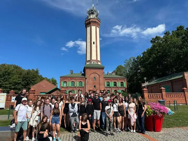 Kolonijna przygoda w Niechorzu: kolejka, latarnia i dyskoteka