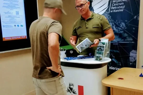 Wojsko Polskie bliżej mieszkańców – stoisko informacyjne w Powiatowym Urzędzie Pracy w Turku