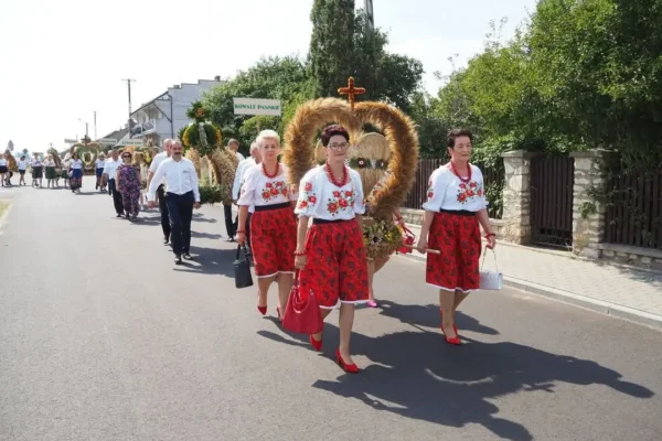 Utrudnienia na placu przy Urzędzie Gminy w Kawęczynie przed Dożynkami