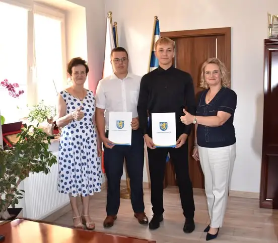 Sportowe sukcesy mieszkańców gminy Władysławów: Damian Kuśmierek i Michał Kałuża nagrodzeni przez wójta