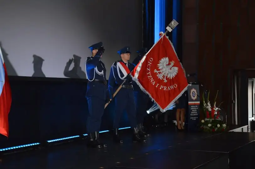 Powiatowe Święto Policji w Turku: Jubileusz 100-lecia dzielnicowych i awanse funkcjonariuszy