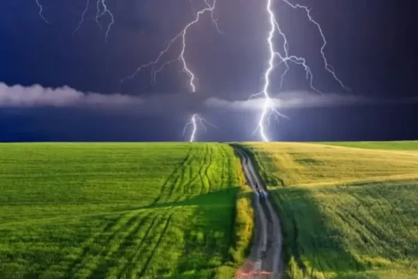 Ostrzeżenie IMGW: Burze z gradem nad Wielkopolską – alert dla 28 powiatów