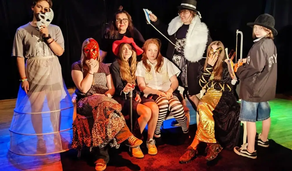 Młodzieżowa grupa teatralna w Turku – dołącz do nas!