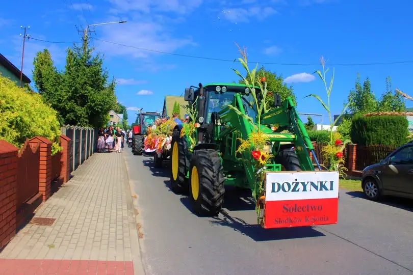 Dożynki w Słodkowie: podziękowania za plony i wspólne świętowanie