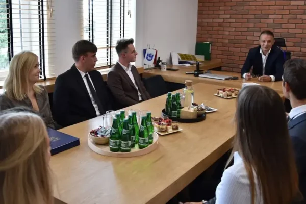 Stypendia Wójta Gminy Przykona dla najlepszych absolwentów wręczone