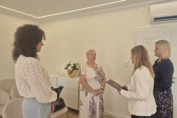 Pożegnanie z uśmiechem: Pani Jolanta Werkowska odchodzi na emeryturę