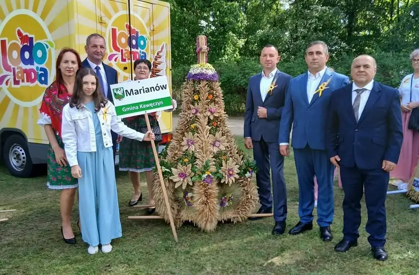 Dożynki w Brudzewie: Wójt Kawęczyna z delegacją na powiatowym święcie plonów
