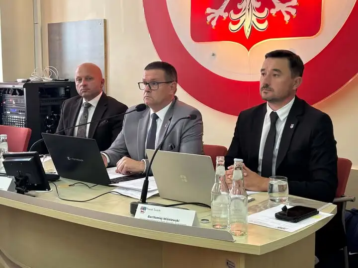 XXX Sesja Rady Powiatu Tureckiego: energetyka, szpitale i finanse w centrum uwagi