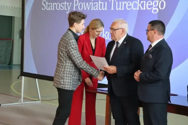 Powiat Turecki nagrodził 318 uczniów. Prawie 295 tys. zł na stypendia i nagrody