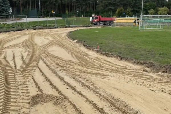 Tuliszków: trwa modernizacja bieżni i boiska przy szkole podstawowej