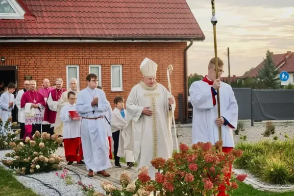 Konsekracja kościoła w Kunach – historyczna uroczystość dla parafii i gminy Władysławów