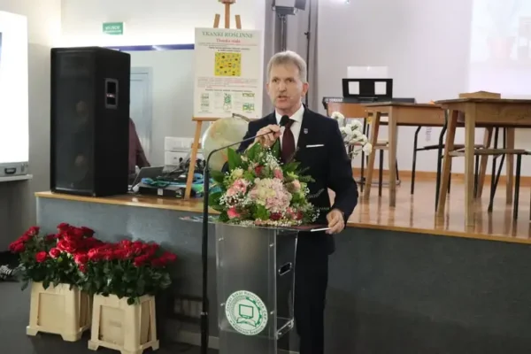 Dzień Edukacji Narodowej w Kaczkach Średnich – nagrody i podziękowania dla nauczycieli