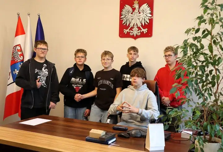 Uczniowie z Natalii odwiedzili Starostwo Powiatowe w Turku – praktyczna lekcja samorządności