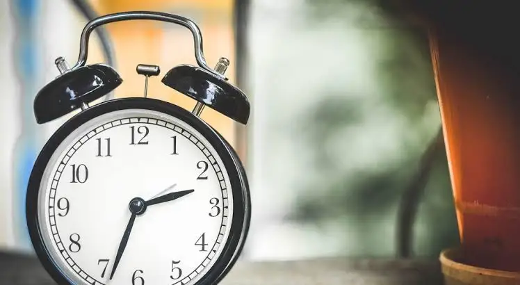 Zmiana czasu z letniego na zimowy – w nocy z 24 na 25 października cofamy zegarki