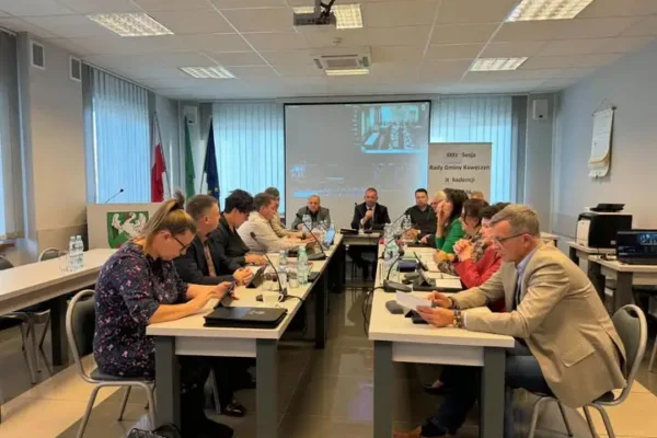 XXXV Sesja Rady Gminy Kawęczyn – budżet, drogi i przystanki w centrum uwagi