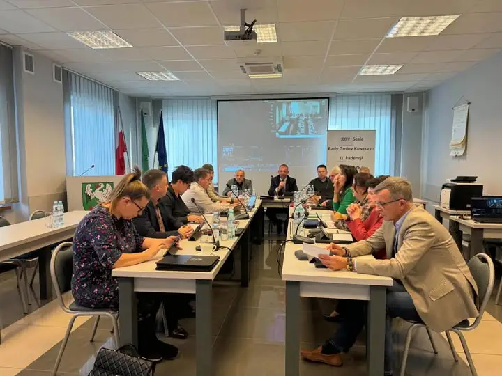 XXXV Sesja Rady Gminy Kawęczyn – budżet, drogi i przystanki w centrum uwagi