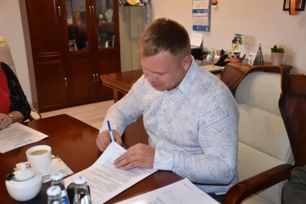 Gmina Władysławów inwestuje w dostępność przedszkola – umowa podpisana