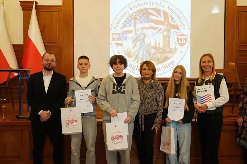 Uczniowie z Cisewa najlepsi w powiatowym konkursie English Non Stop