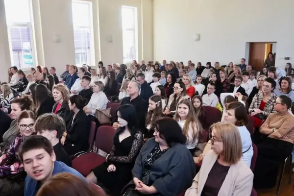 90 uczniów z Gminy Władysławów odebrało stypendia Wójta