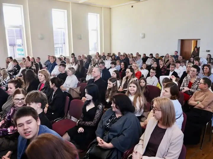 90 uczniów z Gminy Władysławów odebrało stypendia Wójta